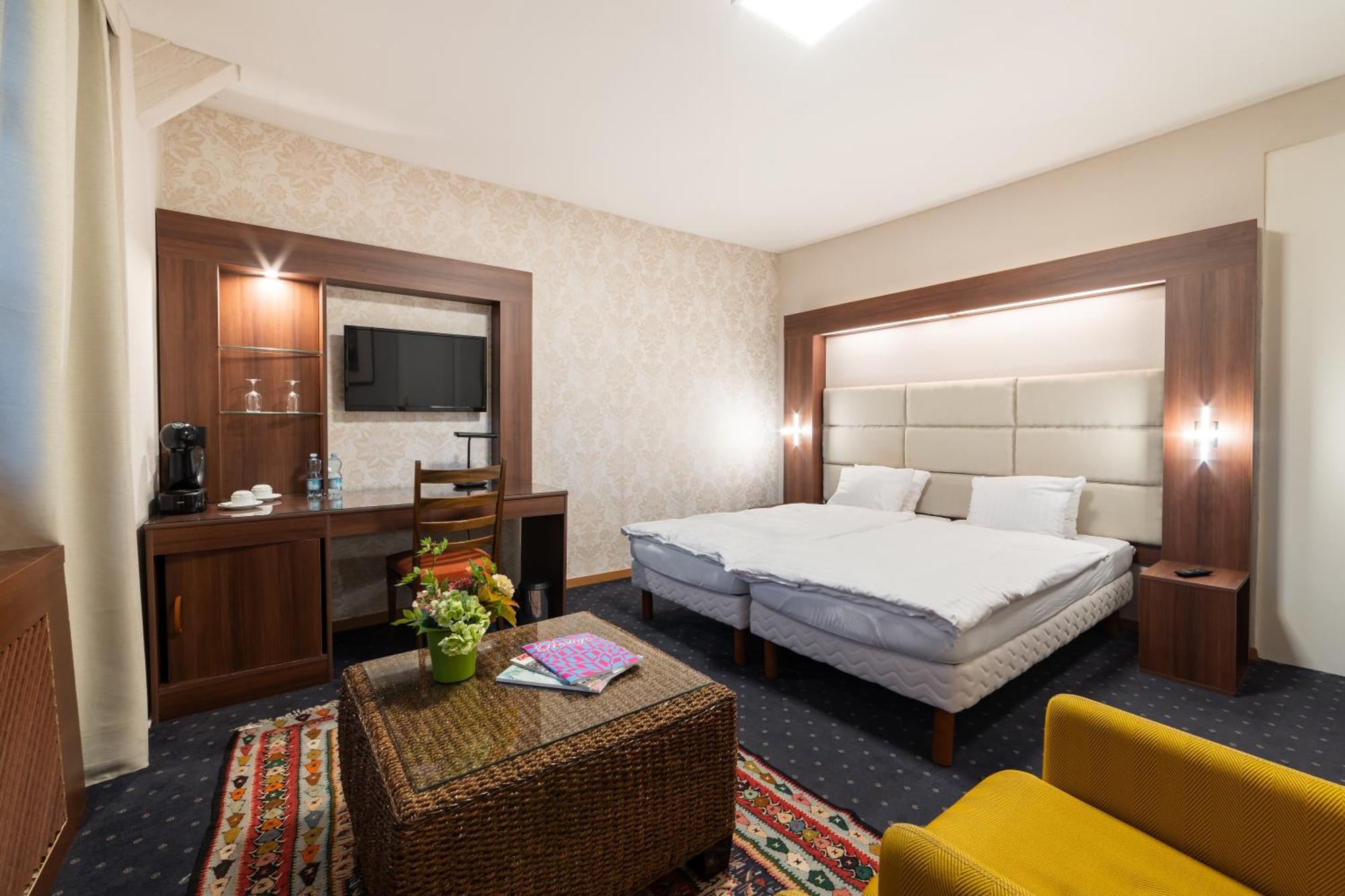 Hotel Restaurant Kutchi Bellevue Kültér fotó