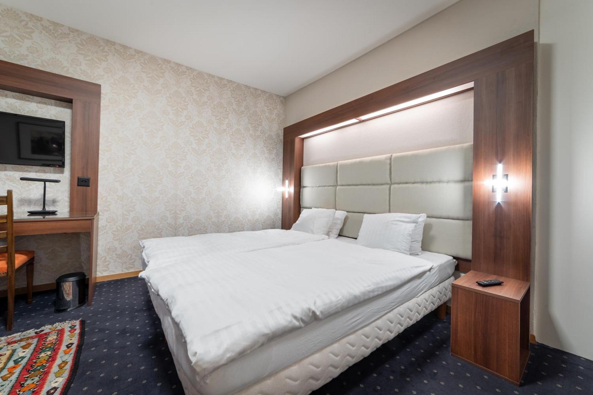 Hotel Restaurant Kutchi Bellevue Kültér fotó